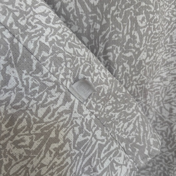 lululemon Airing Easy Short-Sleeve Shirt - Grey/White Pattern - Picture 3 of 3